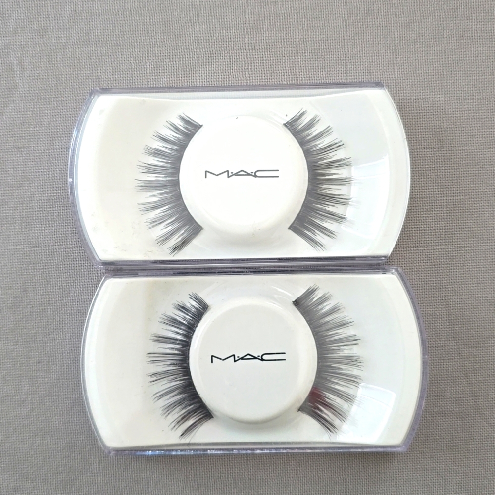 MAC Cosmetics Black Lashes Flared Volume, Style #6 (2 Pairs)
